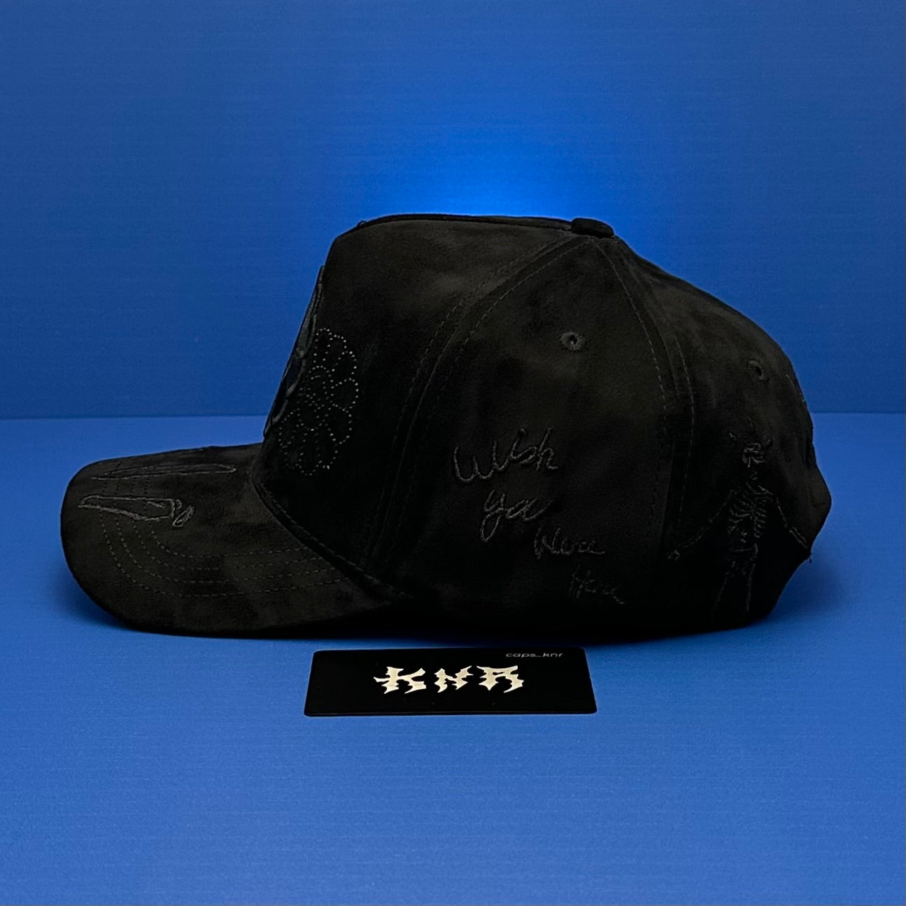 CRYSTAL BLACK innedit