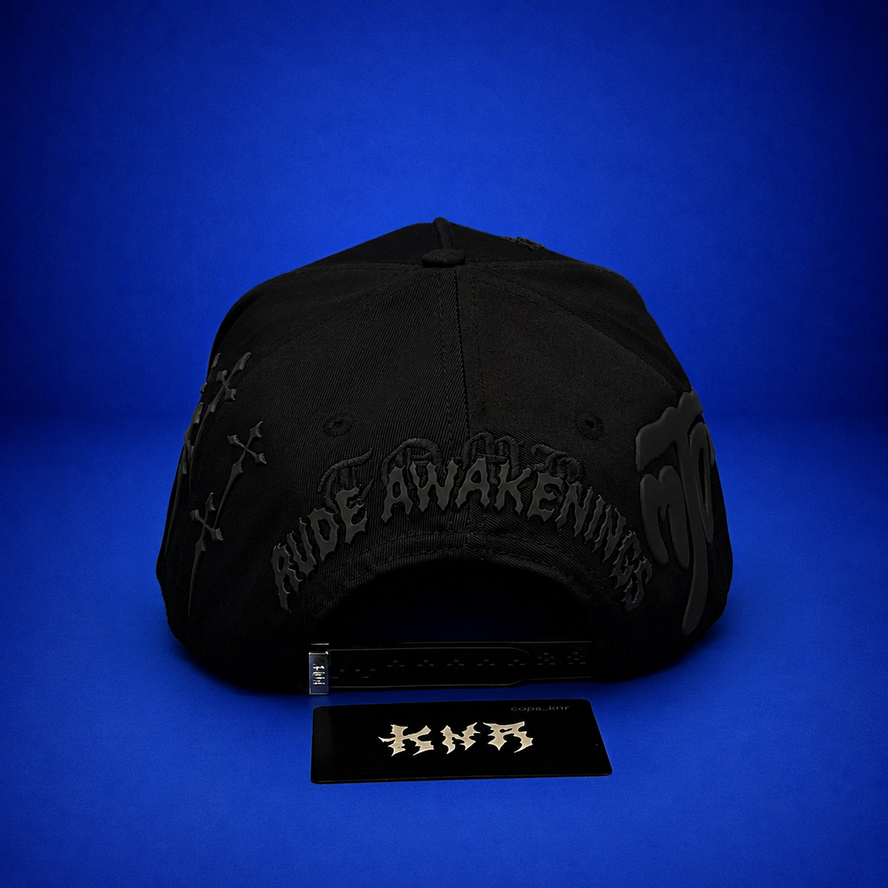 TOTAL BLACK